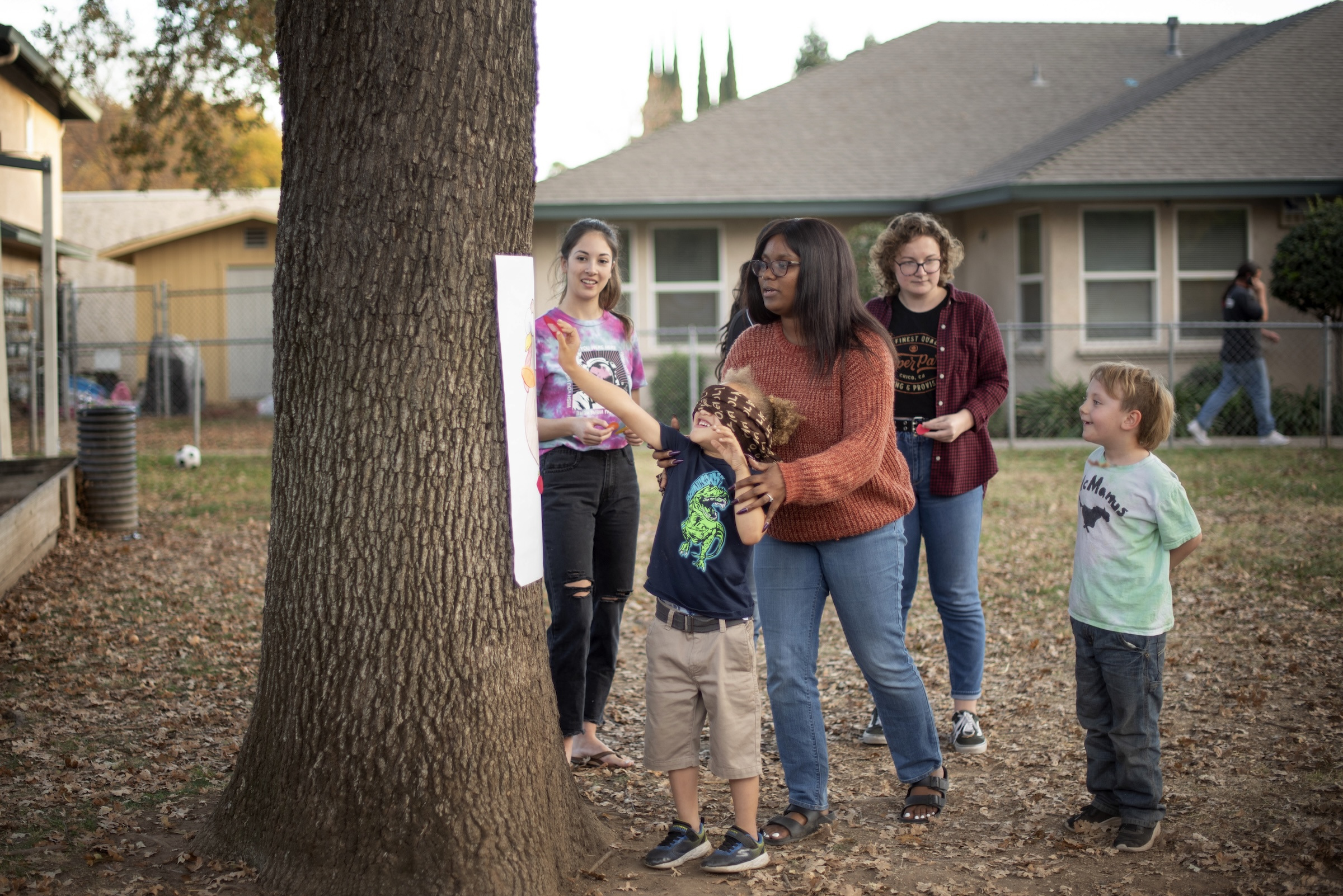 Kaylah Rosemond (center) works with a student at a CAVE after school program at the Esplanade House on Monday, November 18, 2019 in Chico, Calif. (Jessica Bartlett/University Photographer/CSU Chico)