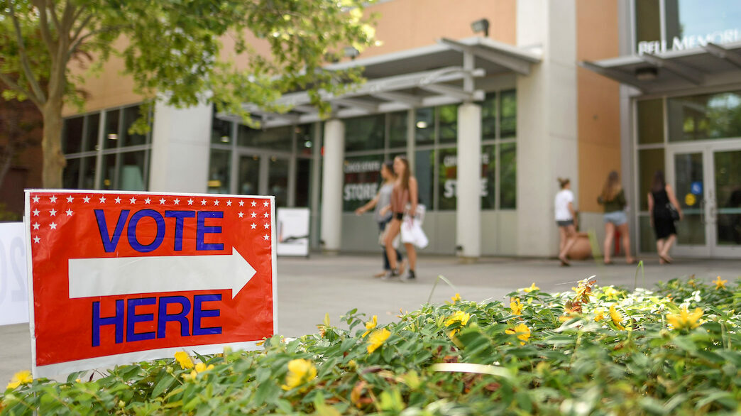 photo of "vote here" sign